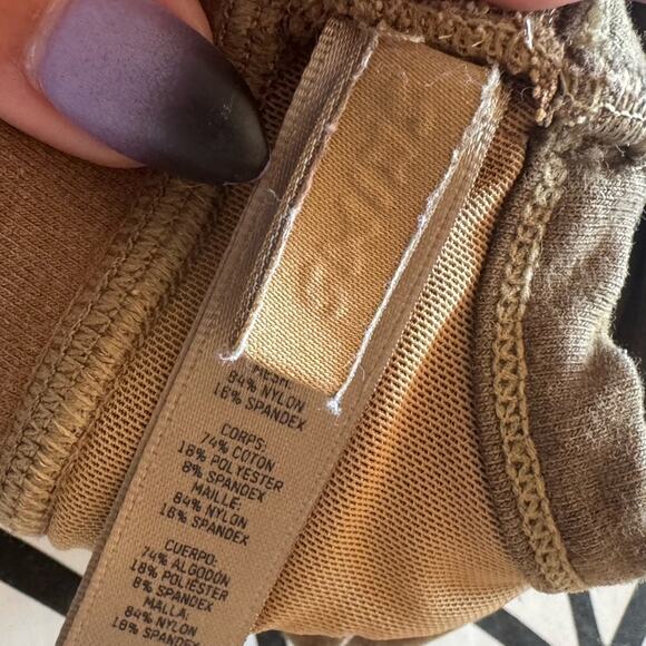 SKIMS Outdoor Wide Neck Sports Bra size Small - Picture 5 of 5